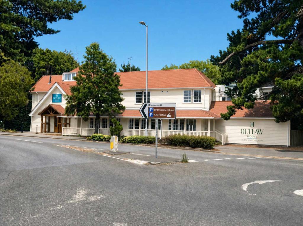 One of Britain’s Best-Known Seafood Chefs Is Behind a New Coastal Restaurant in Poole