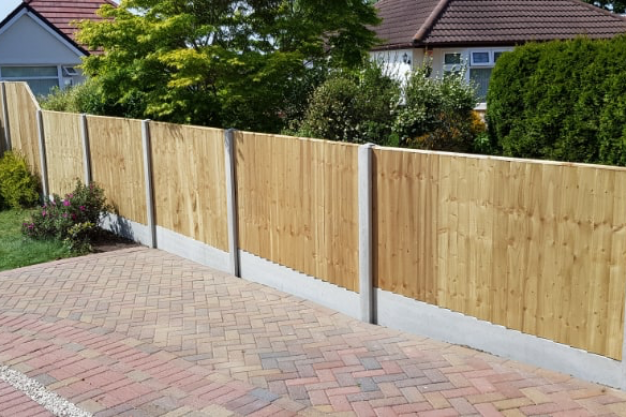 Lewis Fencing - Poole Fencing Specialists