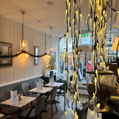 OFFER: Free Glass of Sparkling Wine at Harvey’s Restaurant in Westbourne