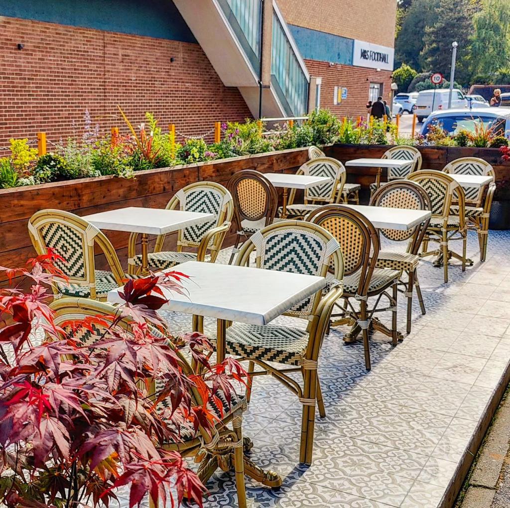 The Hutch Westbourne - Cafe, Bar & Party Venue