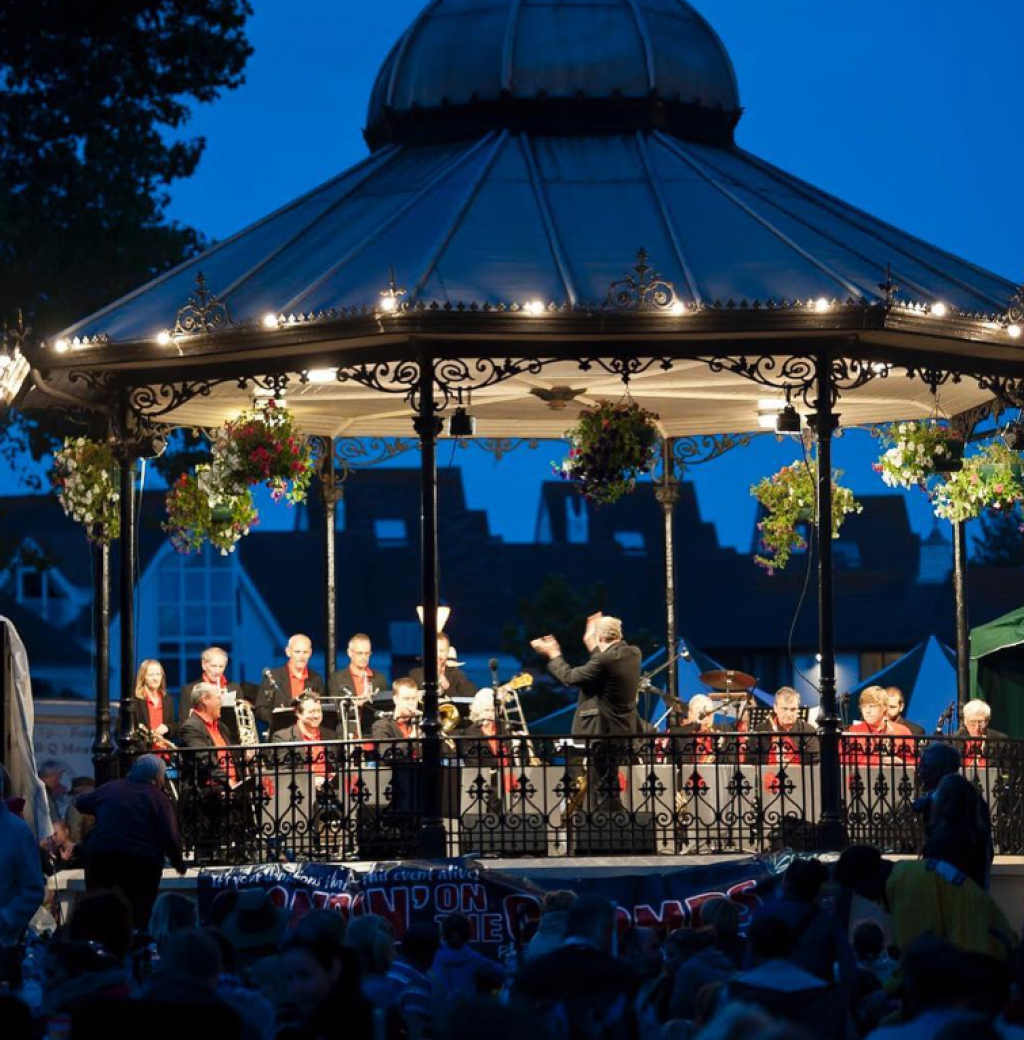 Stompin' on the Quomps | Christchurch's Beloved Jazz Festival on the Quay
