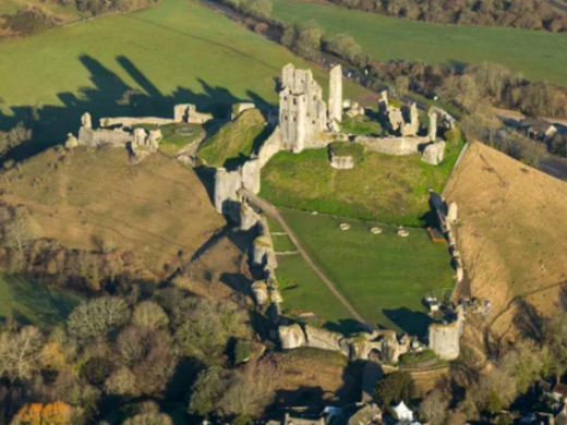 Corfe Castle: The Thousand-Year-Old Royal Castle Shaped by Warfare
