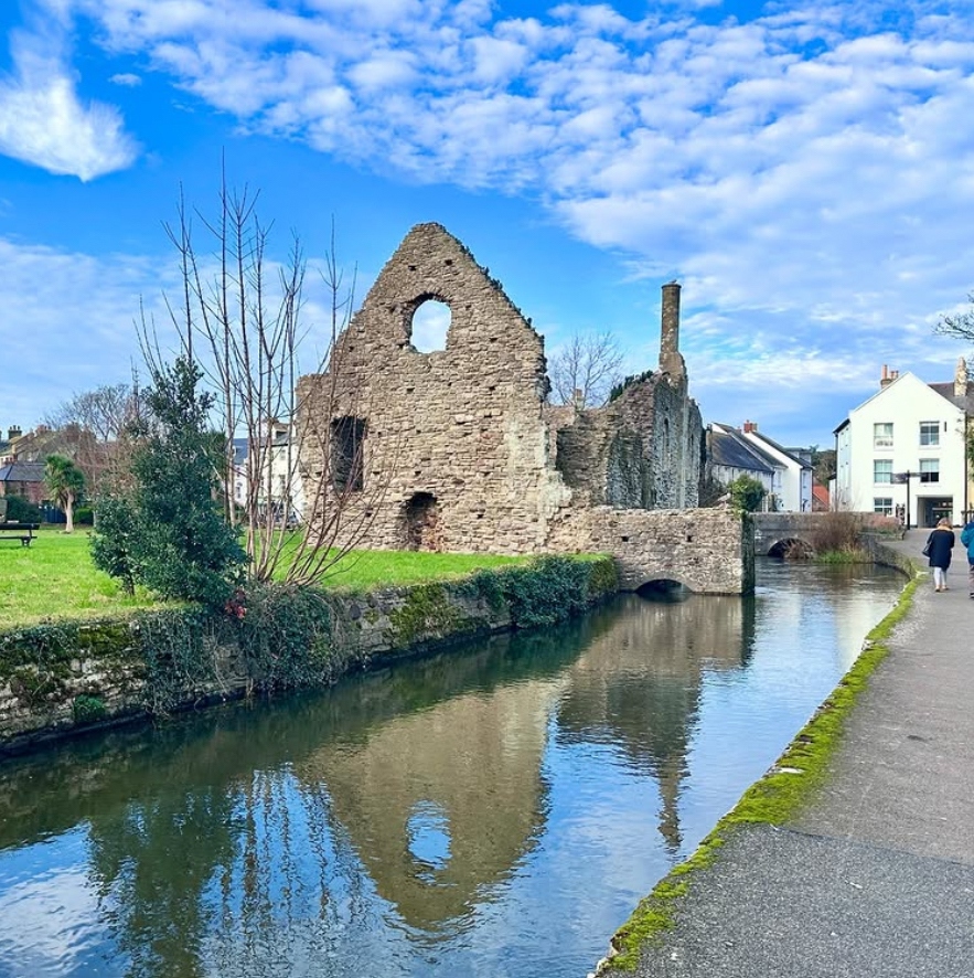 Visitor & Tourism Guide to Christchurch in Dorset