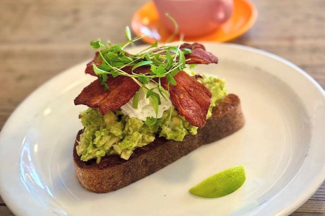 EXPLORE the Best FOOD & DRINK VENUES in Bournemouth