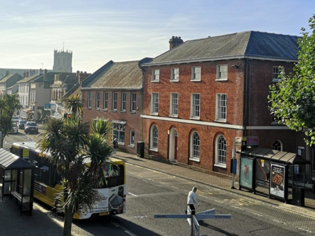 Christchurch High Street Shopping: Shops & Visitor Guide