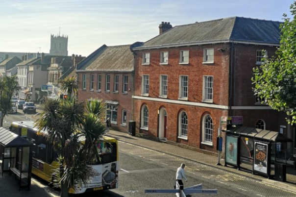 Christchurch High Street Shopping: Shops & Visitor Guide