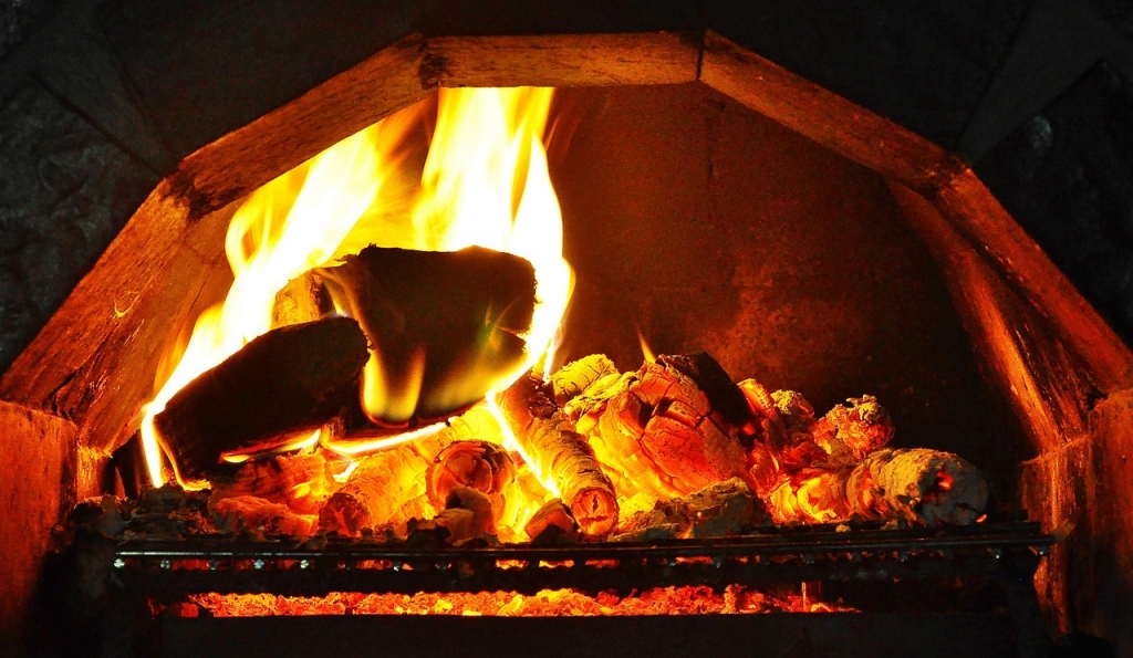 Fireplace Design Trends: From Traditional Inglenooks to Modern Statement Pieces