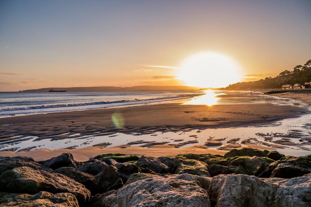 Branksome Chine Beach: Parking, Facilities & Visitor Guide