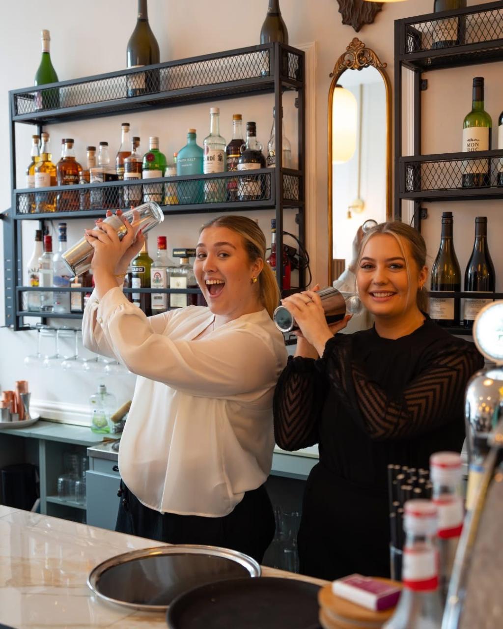 Book a ROMANTIC Valentine’s Dinner at Harveys Westbourne