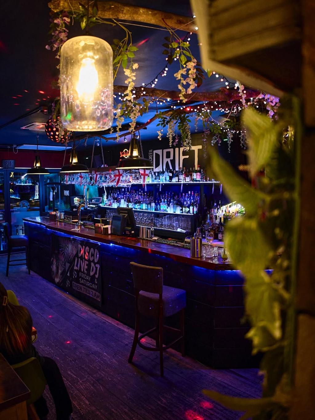 5 Nightlife Spots for Drinks, Music and Late Nights in Poole
