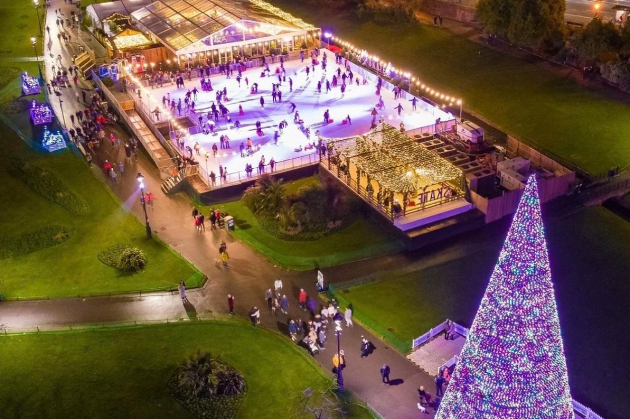 Skate Bournemouth & Moguls Alpine Bar | Ice Skating in Bournemouth This Christmas