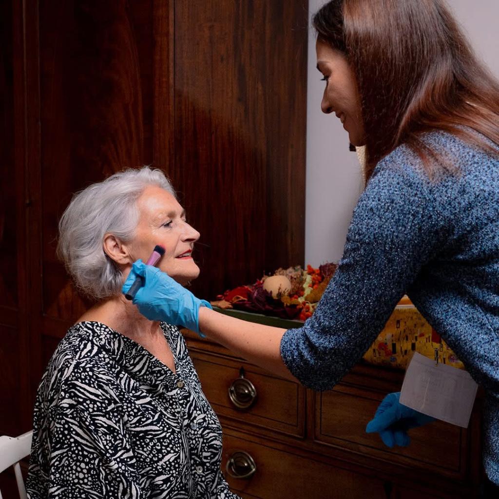 5 Ways Homecare Can Help Your Loved One – from Right at Home Bournemouth
