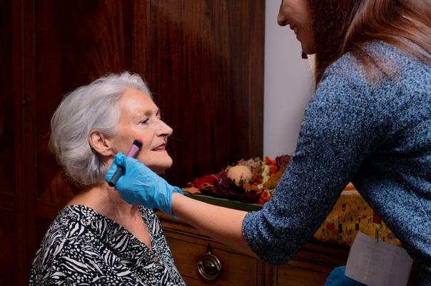 5 Ways Homecare Can Help Your Loved One – from Right at Home Bournemouth