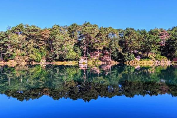 The Blue Pool Nature Reserve and the Famous Colour-Changing Lake