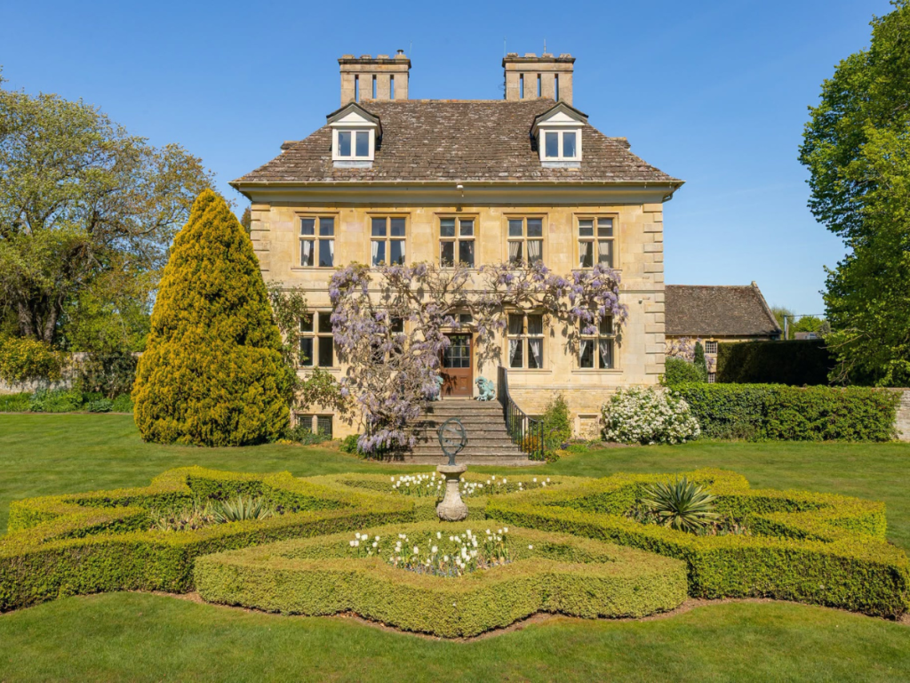 Selling a Distinctive Poole Home: How to Choose the Right Estate Agent