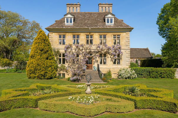 Selling a Distinctive Poole Home: How to Choose the Right Estate Agent