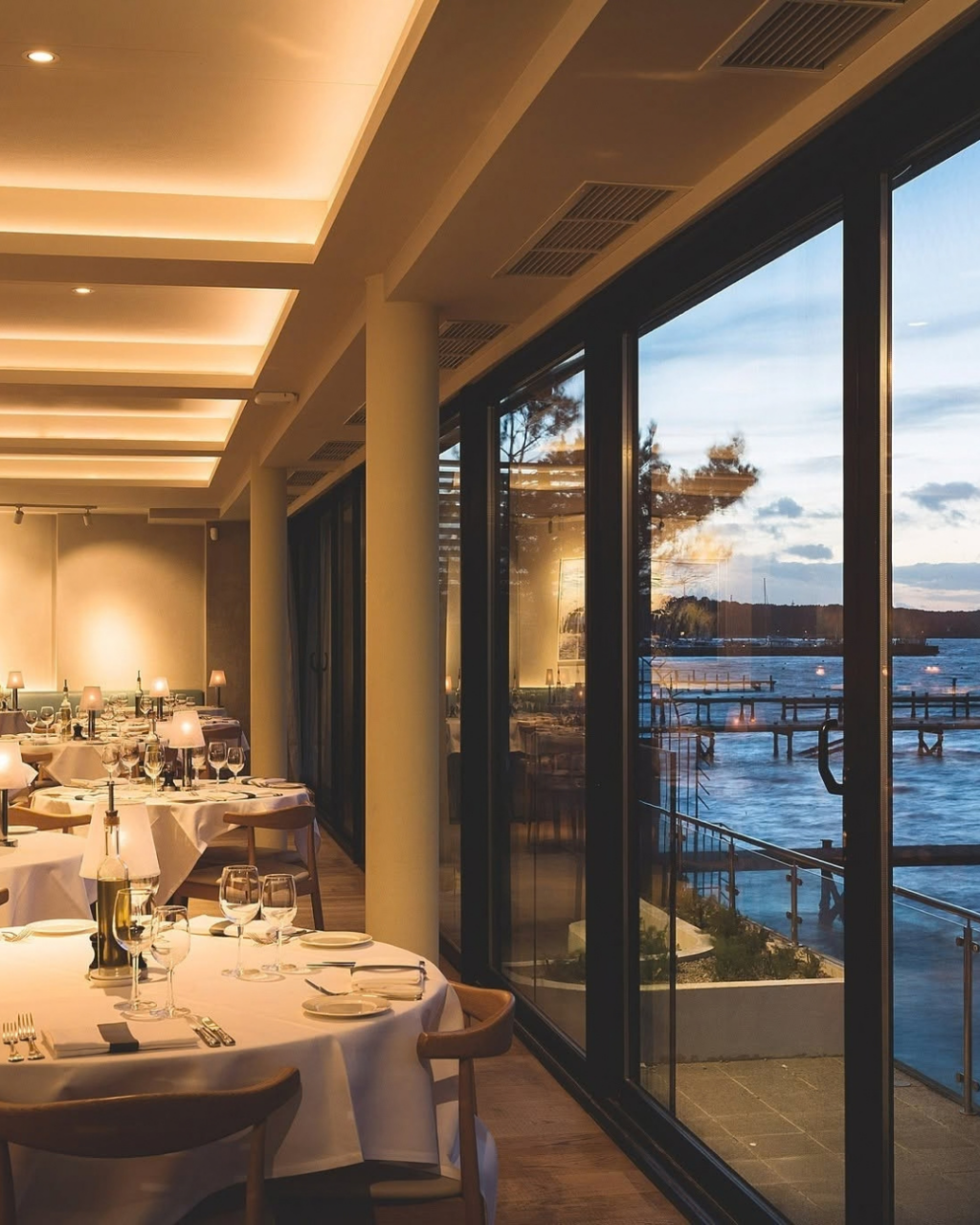 6 Coastal Restaurants for Sunday Lunch in Dorset: From Christchurch to Studland