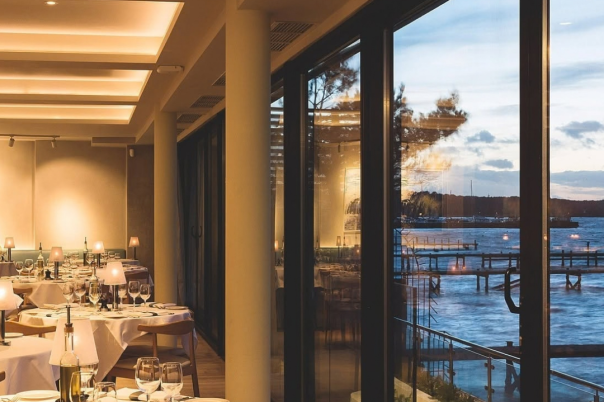 6 Coastal Restaurants for Sunday Lunch in Dorset: From Christchurch to Studland