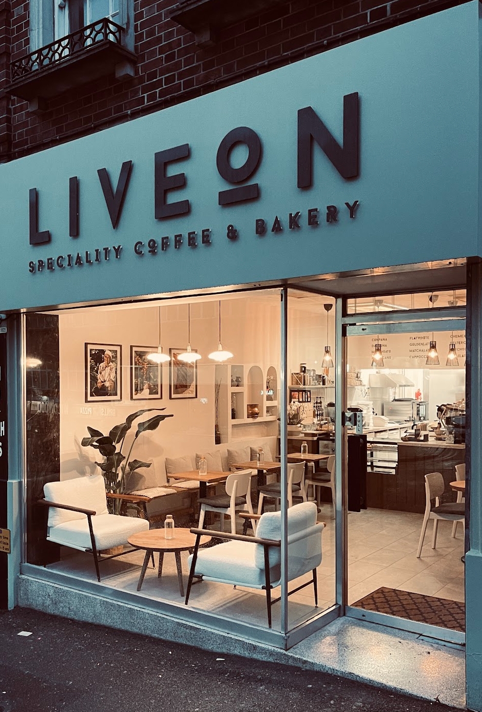 Live On Cafe & Bakery Bournemouth