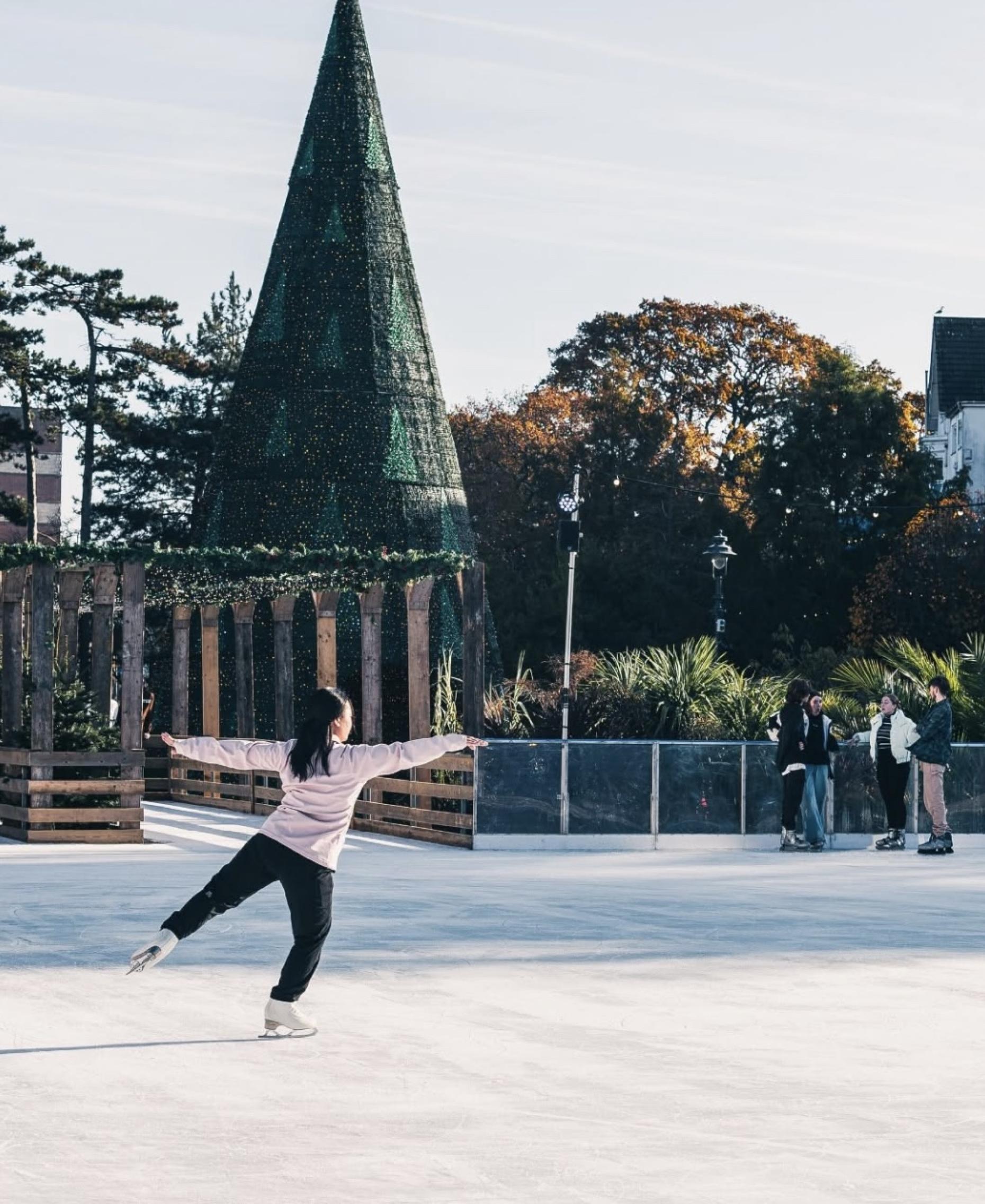 Skate Bournemouth & Moguls Alpine Bar | Ice Skating in Bournemouth This Christmas