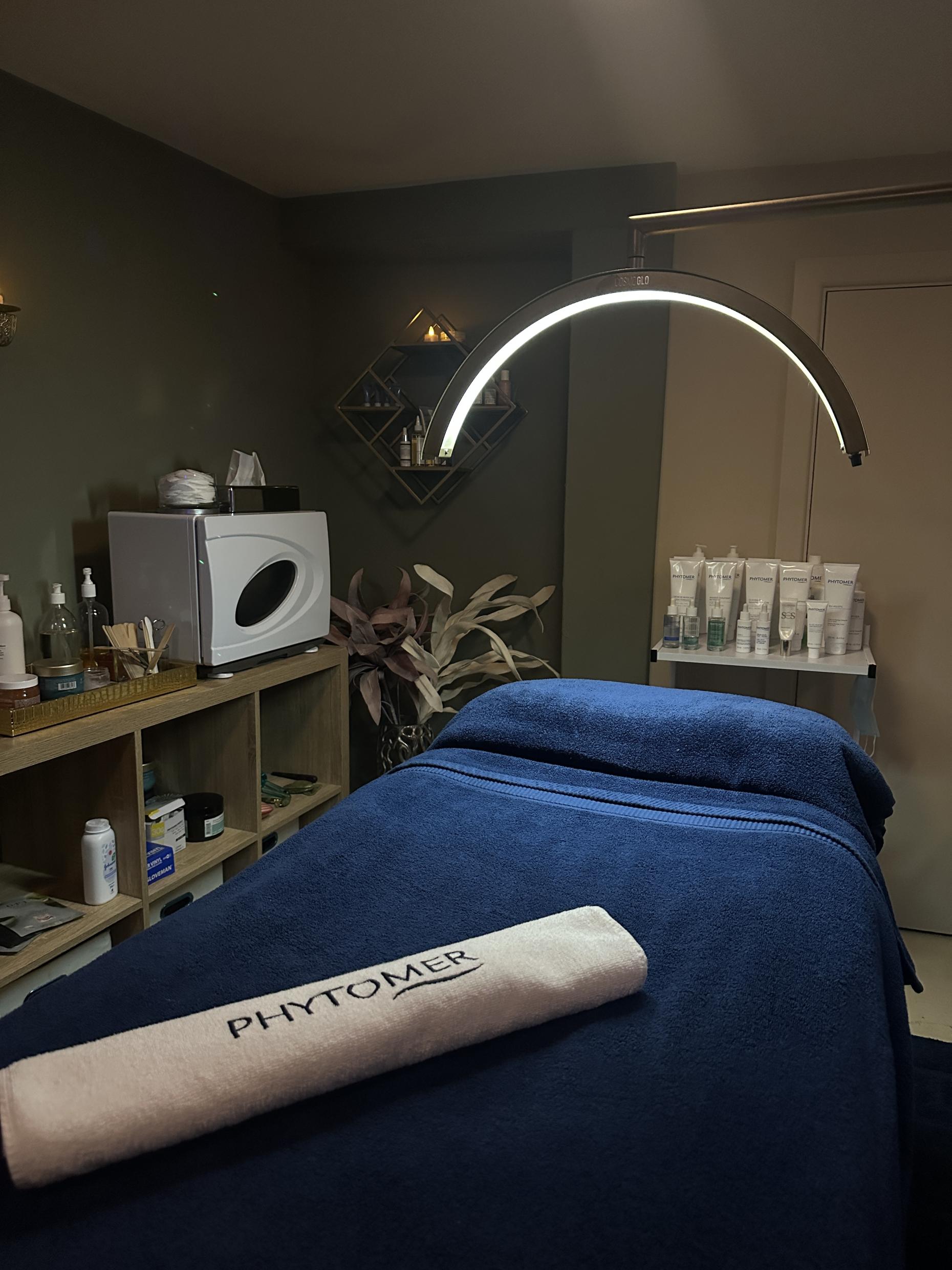 Resonance Massage & Beauty - Luxury Facials & Massage Therapist Bournemouth Resonance Massage & Beauty - Luxury Facials & Massage Therapist Bournemouth
